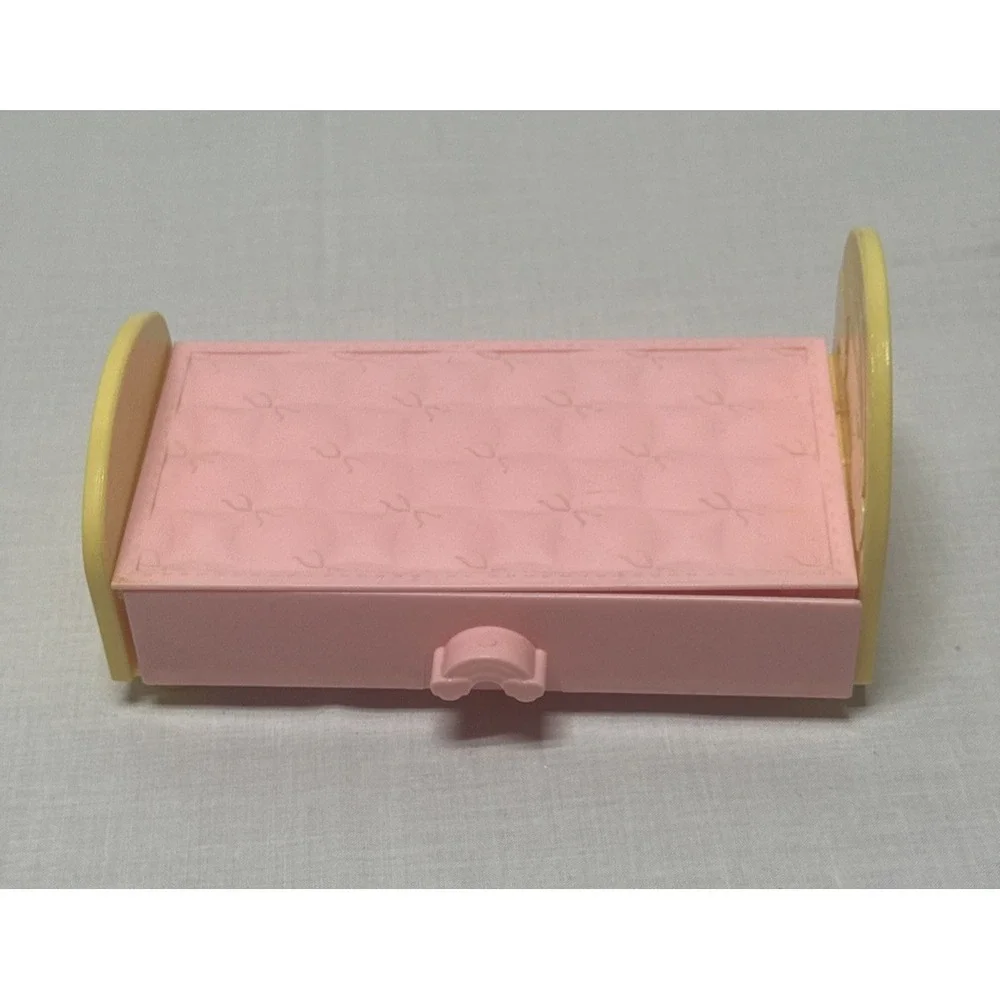 Barbie Doll Sister Kelly Chickenpox Love 'N Care Replacement Pink Bed w/drawer